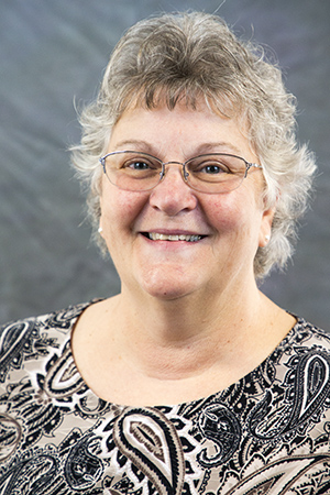  Marjorie R. Hine 